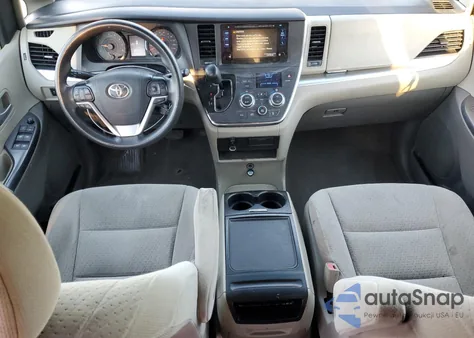 2015 Toyota Sienna Le z USA, uszkodzony, nr VIN 5TDKK3DC2FS568474